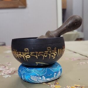 Nepal~ Small Singing Bowl with Resting Cushion